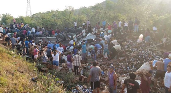 Cami N De Cervezas Se Vuelca En Carretera Y Personas Lo Saquean Video