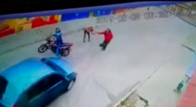 Conductor atropella a mujer que intentaba robar una cartera [VIDEO]