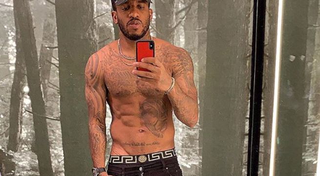 Jefferson Farfán se destapa y alborota a todas con su cuerpazo