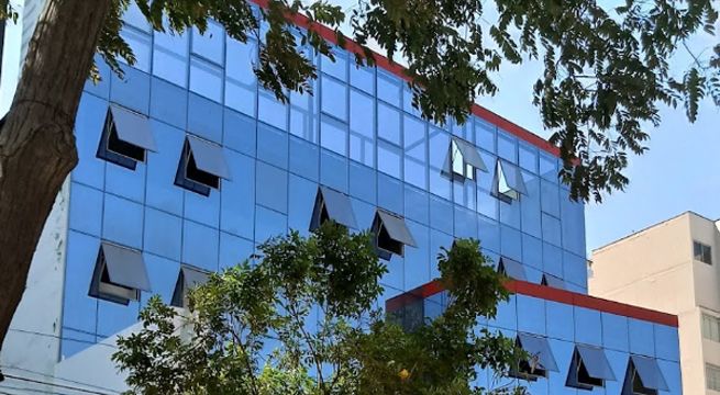 Denuncian a otra universidad por usar muro cortina al mismo estilo que Telesup