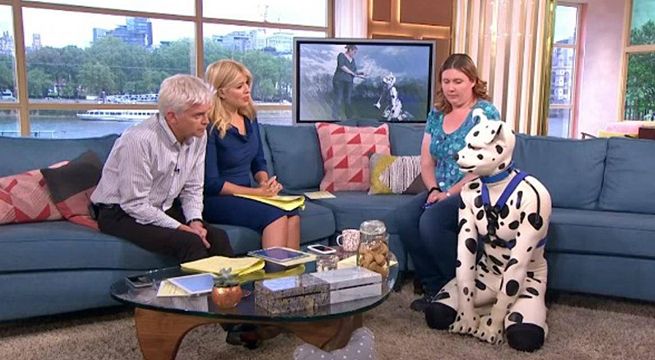 Hombre que se comporta como perro quiere ser reconocido como la primera persona ‘transespecie’