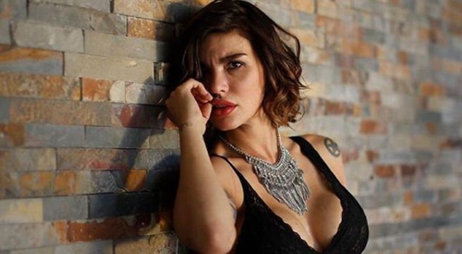 Válgame Dios: Angie Jibaja hace de las suyas en conocida discoteca