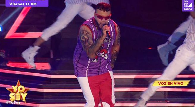 Imitador de Farruko cantó 