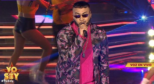 Imitador de Farruko cantó 