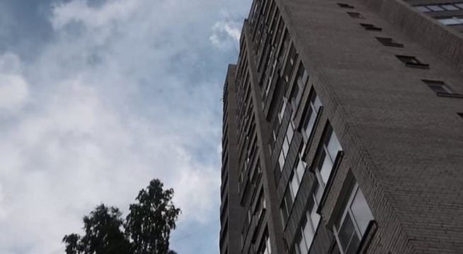 Mujer pierde la vida al caer de edificio mientras tenía sexo en la ventana del piso nueve