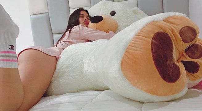 Valeria Roggero se pasea por el mundo y aprovecha para visitar a su expareja