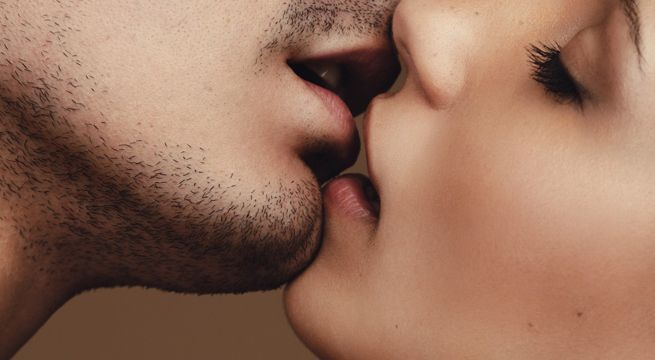 Un estudio reveló que besar mucho logra que bajes de peso