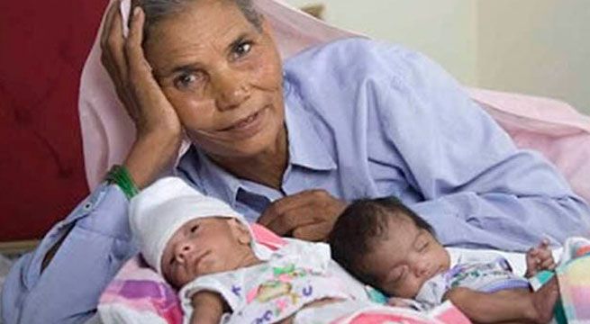 Anciana de 70 años dio a luz a gemelos y 8 años después su vida cambió