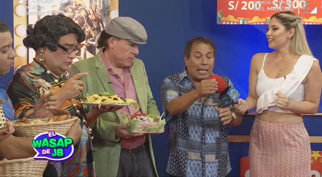 Doña Gloria y otros clientes intentarán ingresar todo tipo de comida a su cine favorito