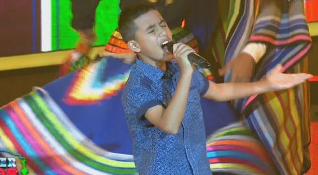 Jefferson cantó “Un poco loco” en la Gran Final de Súper Kids