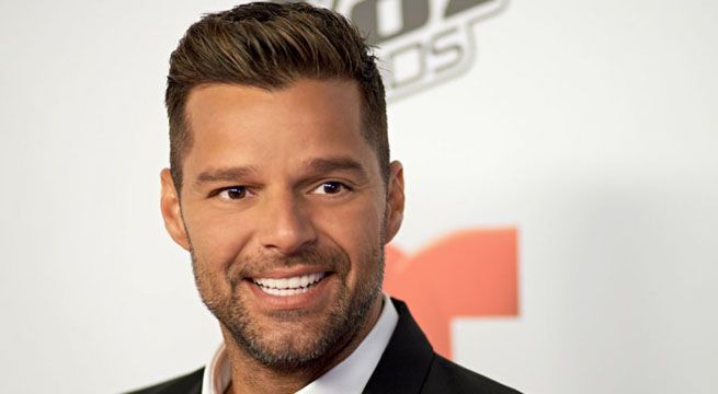 Ricky Martin presume escultural figura a sus 46 años