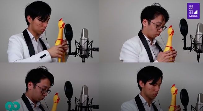 Jóvenes usan pollos de goma para tocar la 'Marcha nupcial'