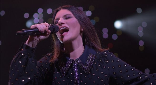 Laura Pausini fue golpeada en el rostro por una aficionada durante su concierto en Lima