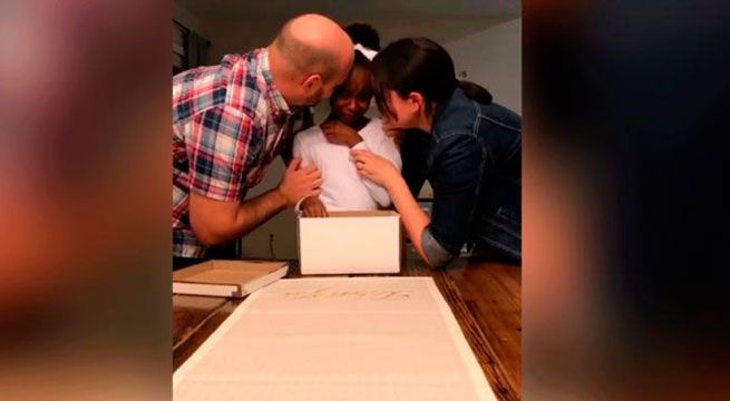 Niña se entera que será adoptada y su reacción conmueve en las redes sociales