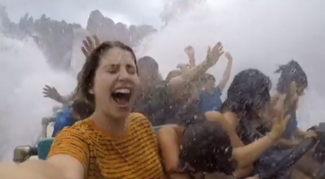 Flavia Laos graba a Mayra Goñi llorando de miedo mientras suben a montaña rusa