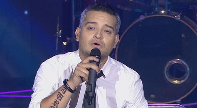 El imitador de Eros Ramazzotti cantó “Completamente enamorado”