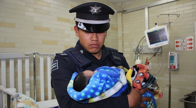 Policía reanima a bebé que dejó de respirar en plena carretera (Video)