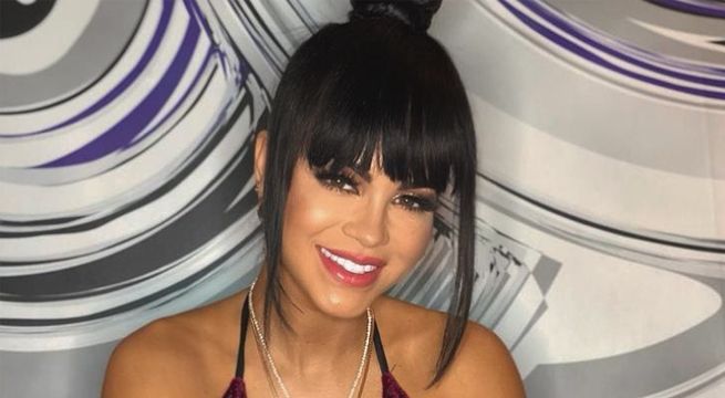 Natti Natasha enciende las redes con foto en bikini, pero un pequeño bulto llama la atención