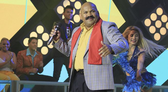 Imitador de Oscar D'León cantó 