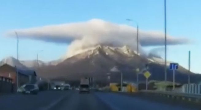 Extraña figura se aprecia en cielo de Rusia dejando en shock a cientos de personas (Video)