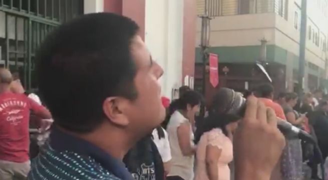 Joven invidente que canta como Pedro Suárez-Vértiz sorprende en las redes sociales