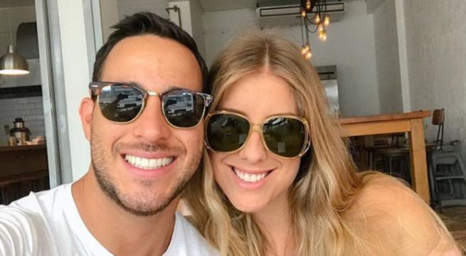 Novia de Eyal Berkover posa en atrevido topless y enciende las redes sociales