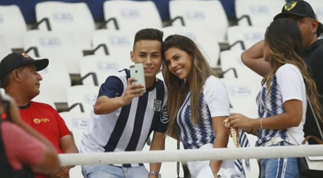 Alondra García Miró fue a alentar a Alianza Lima ¿Habrá ido con Guerrero?
