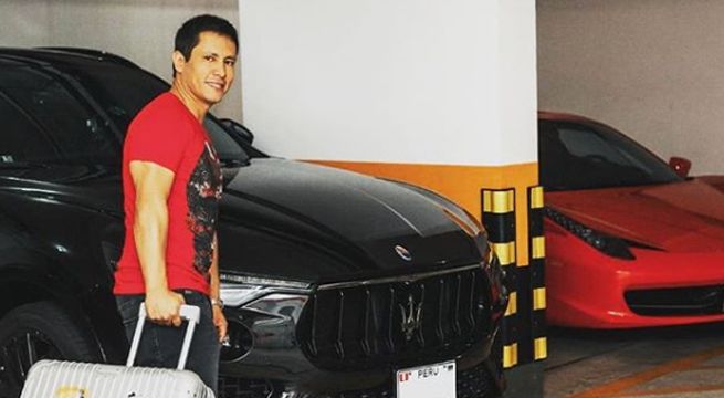 Renzo Costa se va de fiesta con dos bebecitas hasta el amanecer 