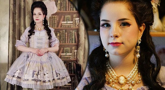 Muchacha causa sensación al vivir luciendo vestidos de la época victoriana (Video)