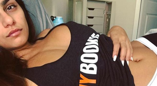 Mia Khalifa promociona su calendario 2019 mostrando su celulitis