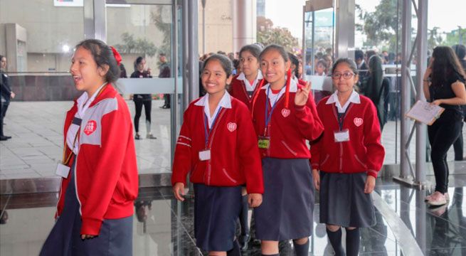 Ministerio de Educación asegura que uso de falda no es obligatorio en los colegios