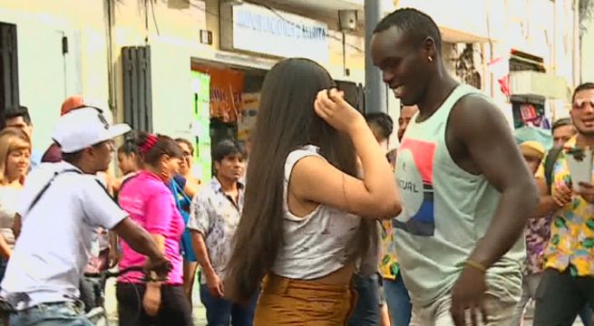 Venezolano se gana la simpatía de peruanos con su innato talento para el baile