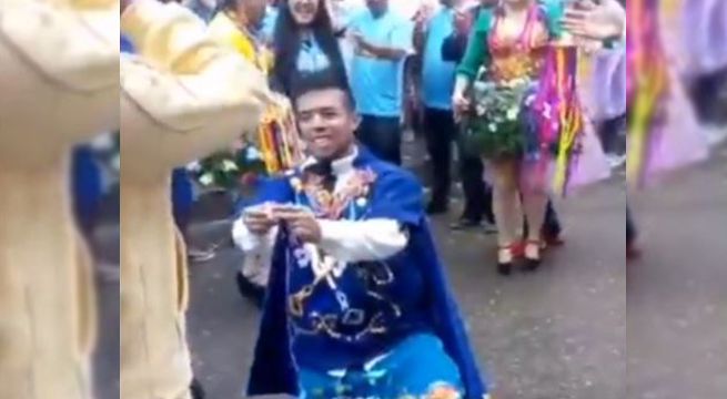 Danzante pide matrimonio a joven en plena celebración del carnaval de Cajamarca (Video)