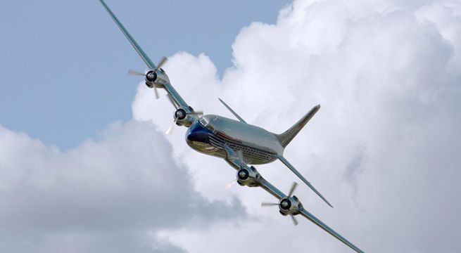 Avión debe regresar porque pasajera olvidó a su bebé en aeropuerto [Video]