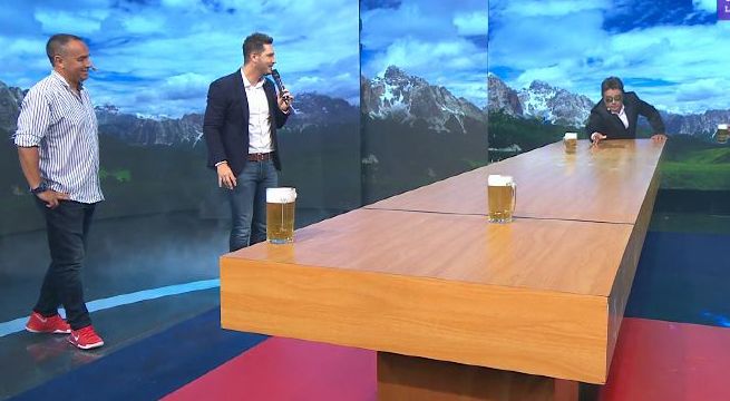 Los famosos ingresaron a 'El Bar' para jugar con deliciosa cerveza