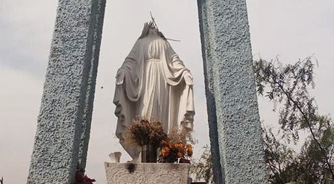 Vándalos atentan contra imagen de la Virgen María y la dejan sin cabeza [Video]
