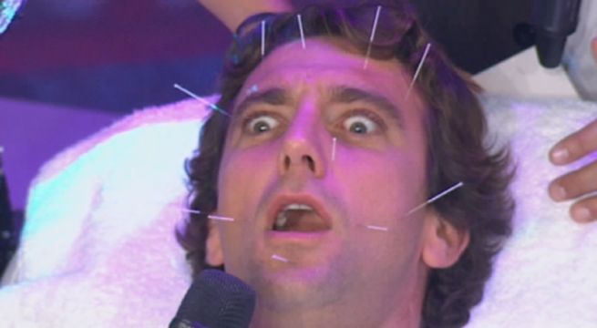 Antonio Pavón gritó de dolor cuando le clavaron agujas en la cara