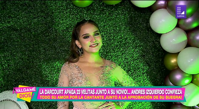 Daniela Darcourt apaga 23 velitas junto a su novio