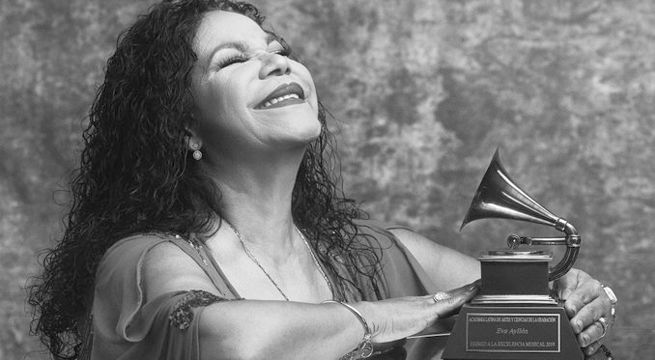 Eva Ayllón fue reconocida con el premio a la excelencia musical en los Grammy Latino 2019