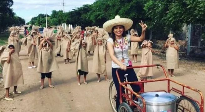 Profesora disfrazó a sus alumnos de tamales y causa sensación en redes sociales