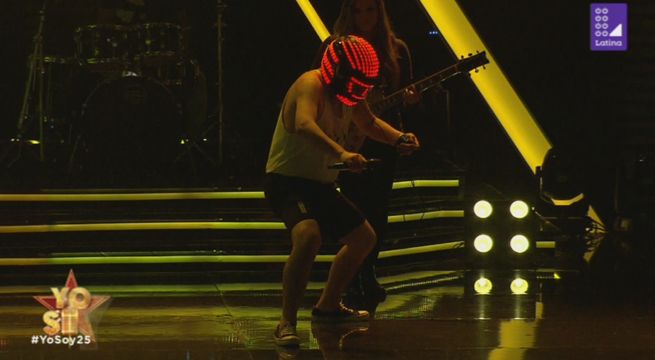 El imitador de Raúl Romero armó una fiesta sobre el escenario  