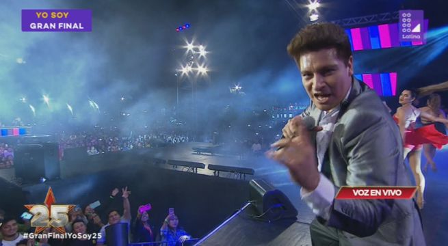 El imitador de Emmanuel cantó “Chica de humo”