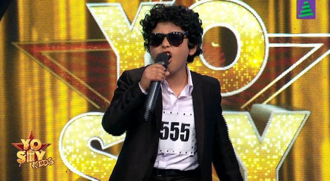 Imitador de Andrés Calamaro interpretó el tema “Loco” para seguir en carrera