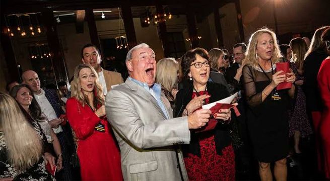 Empresa regaló a sus trabajadores un bono de 10 millones de dólares por Navidad [VIDEO]