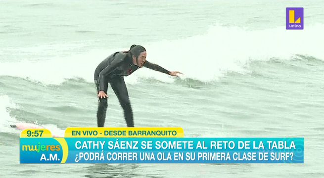 Cathy Sáenz se atrevió a surfear por primera vez [VIDEO]