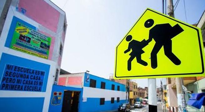 Municipalidad de Lima realiza mantenimiento vial cerca de colegios de Cercado