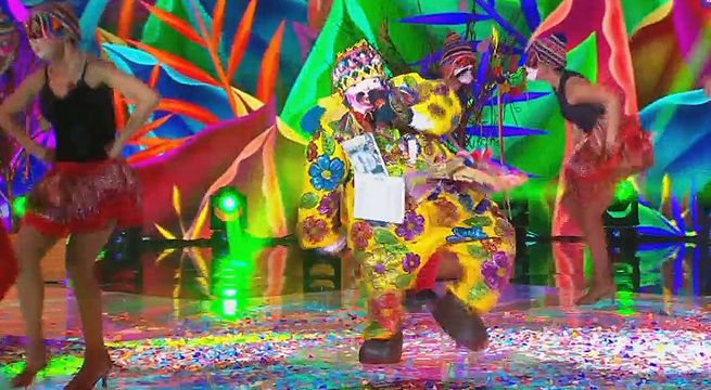 El ‘Ekeko’ se apoderó del escenario al cantar y bailar “La chismosa”