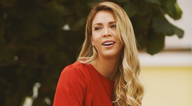 Sheyla Rojas encarga vestido de novia a la misma diseñadora de Paulina Rubio