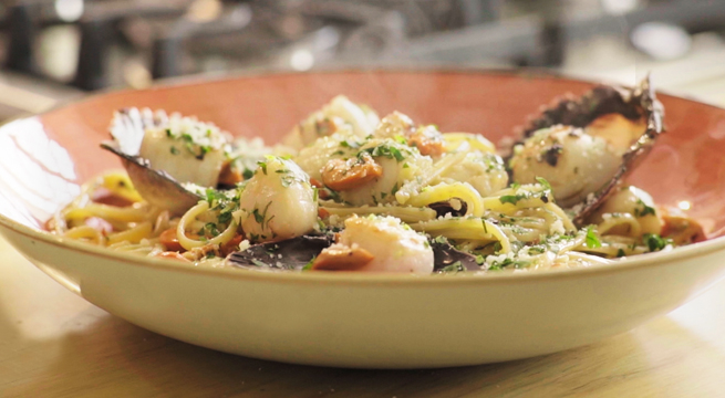 Bravazo: Cómo preparar unos  ‘Tallarines en salsa de conchitas’ con Gastón Acurio