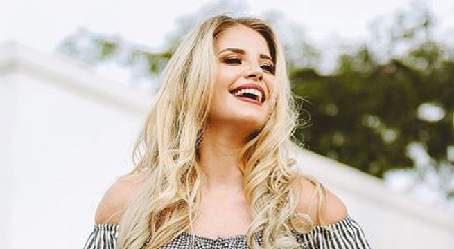 Válgame Dios: Flavia Laos apaga 21 velitas... con varias perlitas